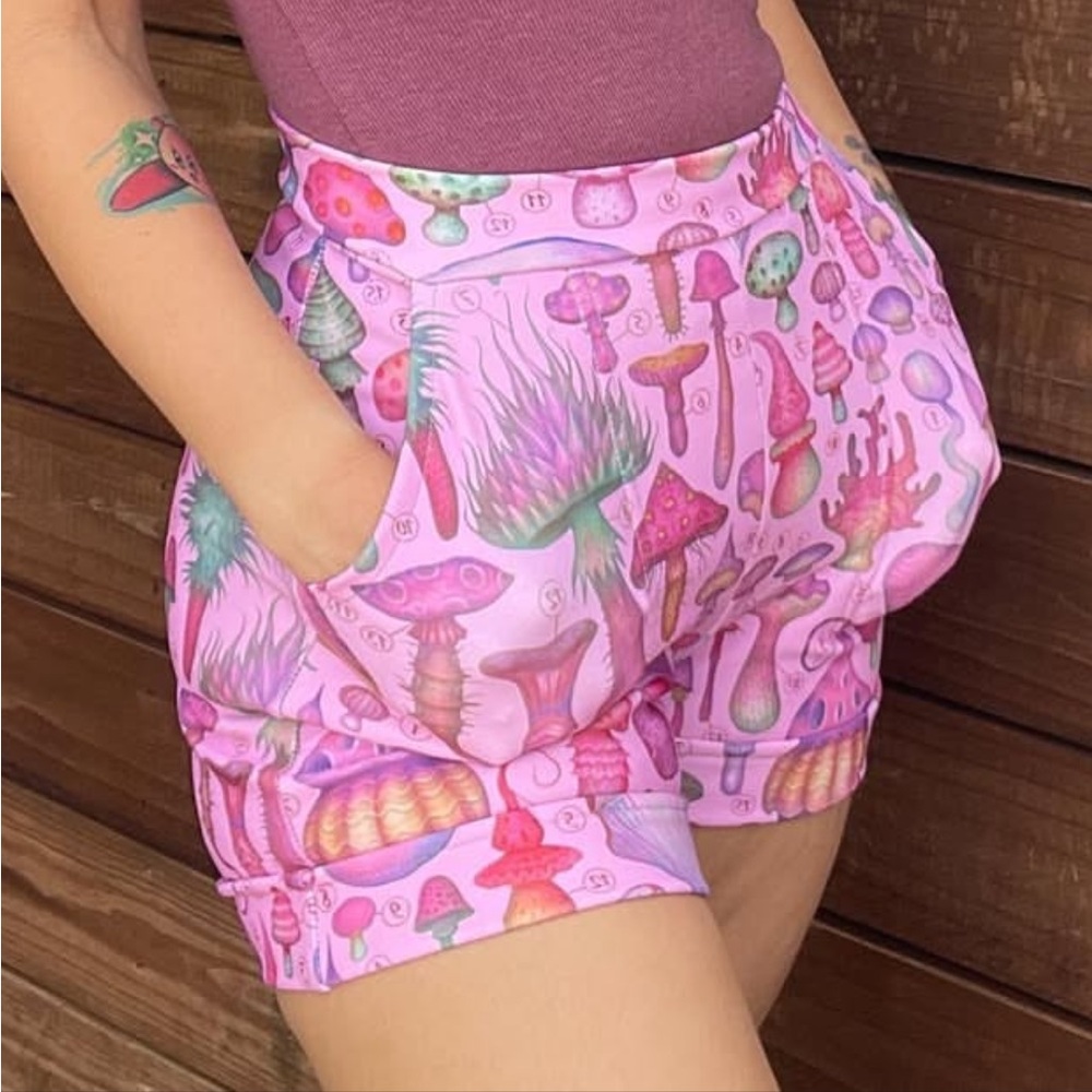 Blackmilk Fungirl Cuffed Shorts XS pink mushroom